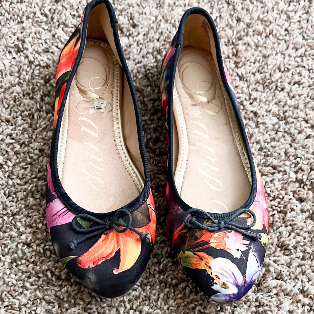 Womens floral Rampage flats size 6M